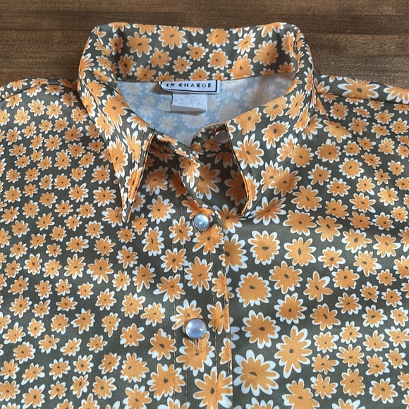 Vintage button front daisy shirt. XS - Picture 2 of 7